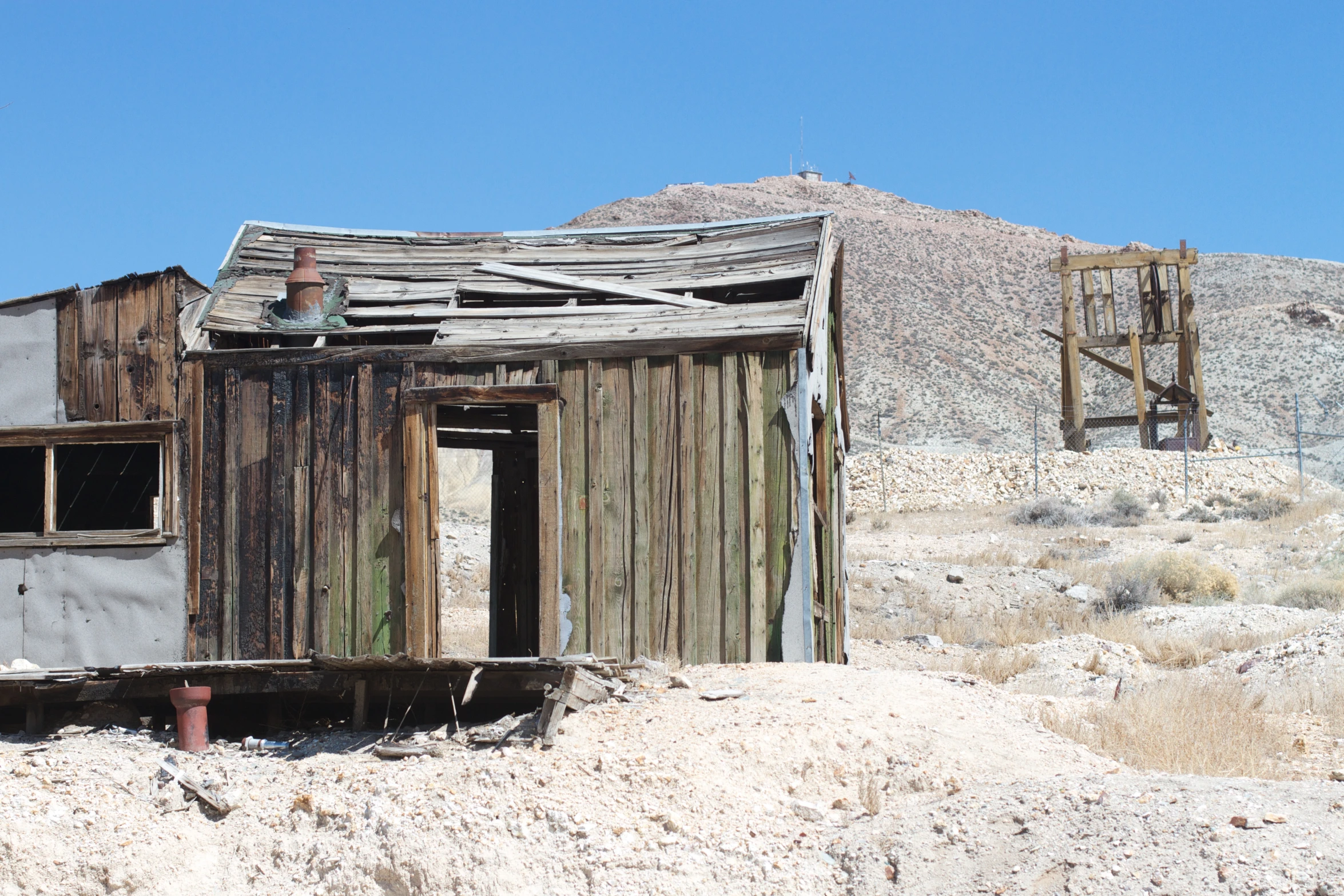 old building sitting alone in the desert on the side of a road