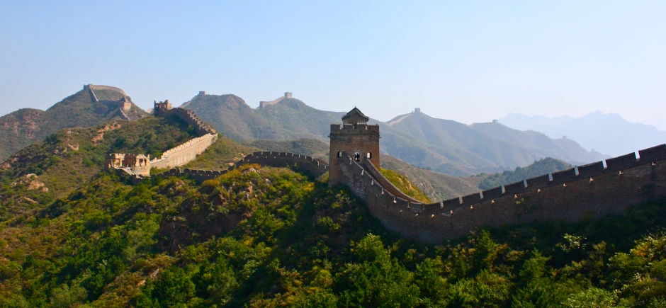 a scenic view of the great wall of china