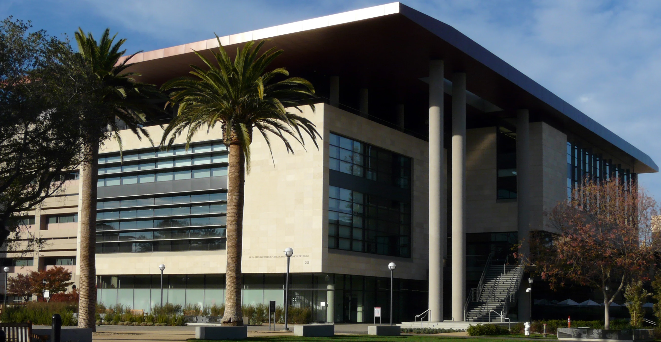 a very big building with two large pillars