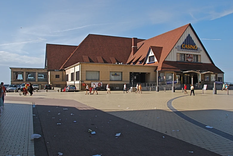 a very large building that has people standing in front