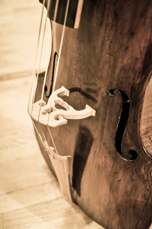 an upright instrument in black and white and a wooden table