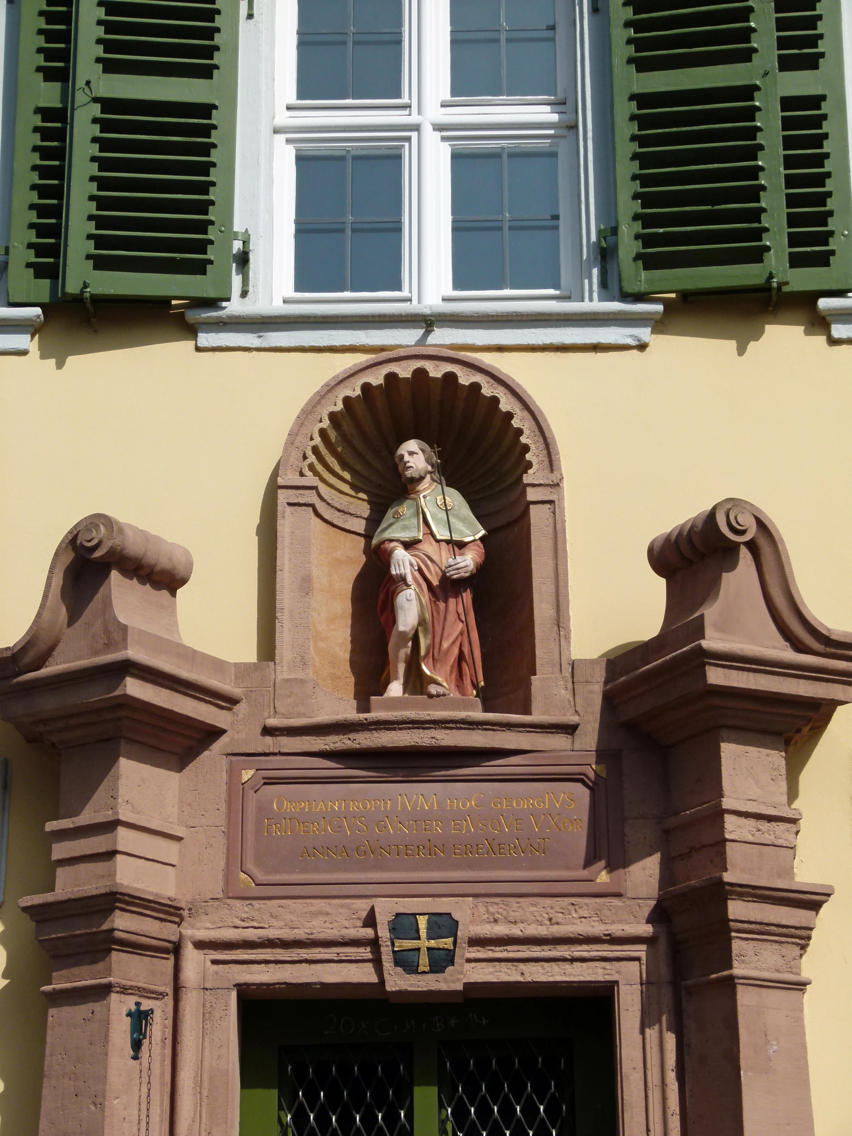 a statue on the outside wall of a building