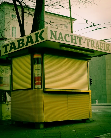 a very nice looking small fast food stand