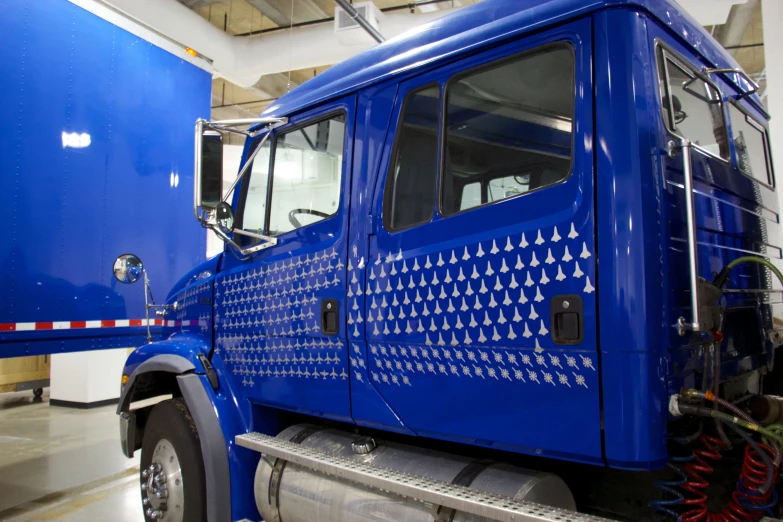 an image of a blue truck that is parked