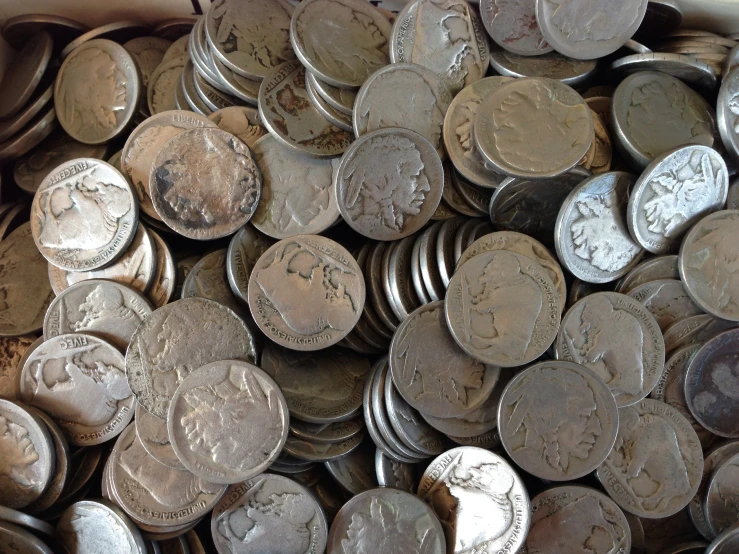 a pile of united states quarters, one in the middle and two out