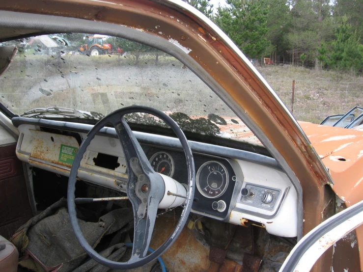 an old car sitting in a grassy area