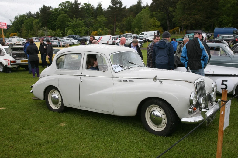 an old classic car on display at a car show