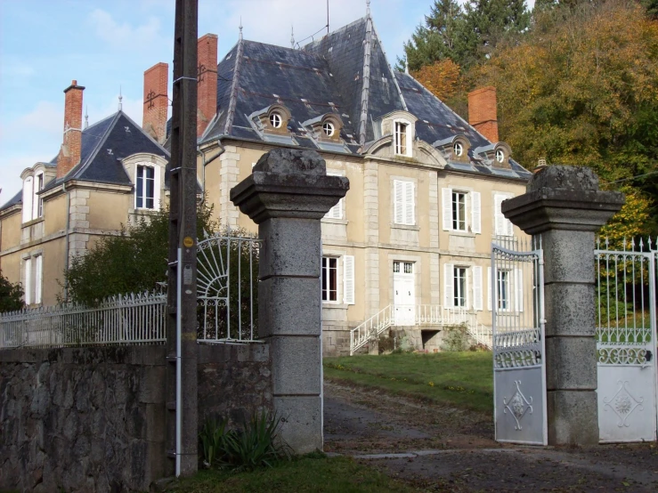 the gate to the main house has three archways on each side