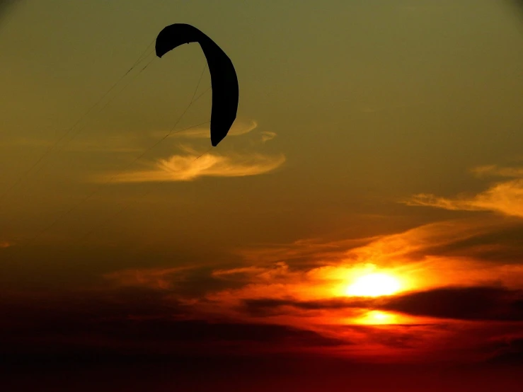 a para sailing on the ocean at sunset