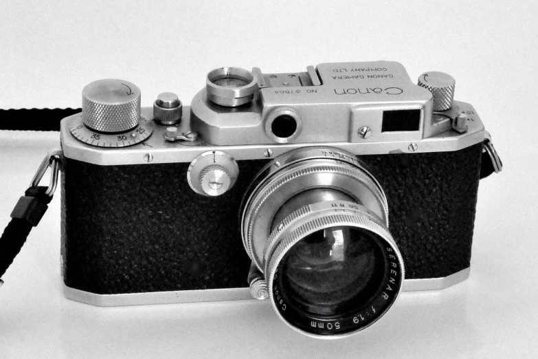 a black and white po of an old fashioned camera