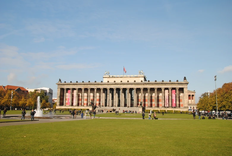 people are standing outside the art gallery in london