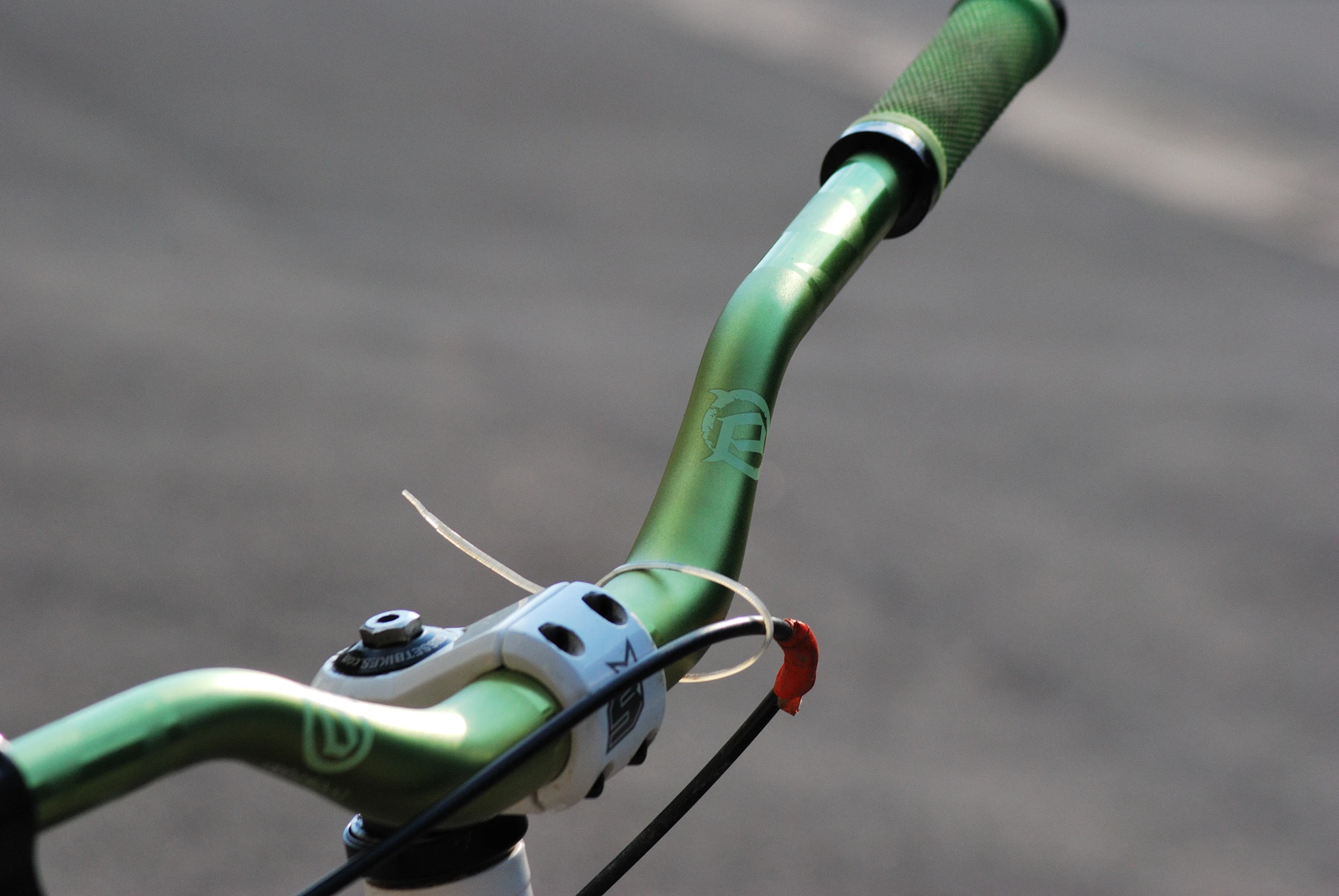 the handlebars and ke discs of this green bicycle