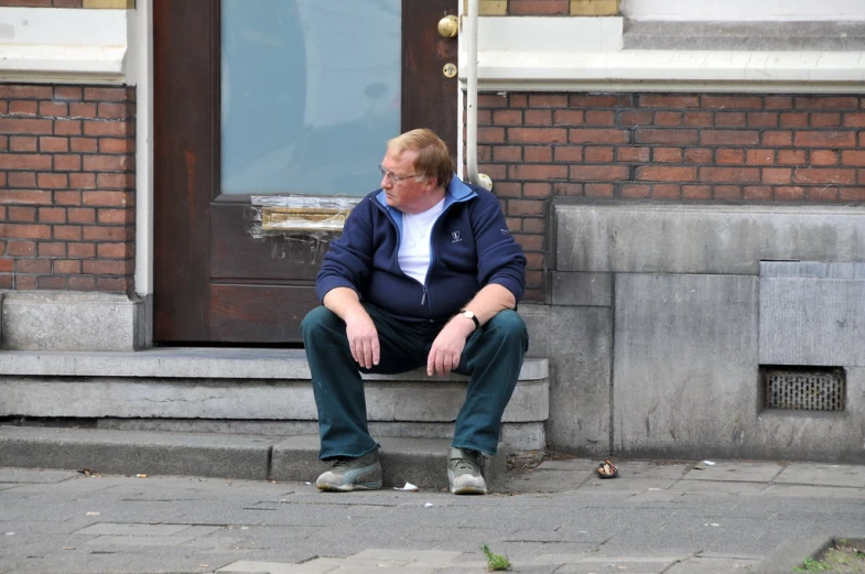 a man is sitting on the ledge of a building