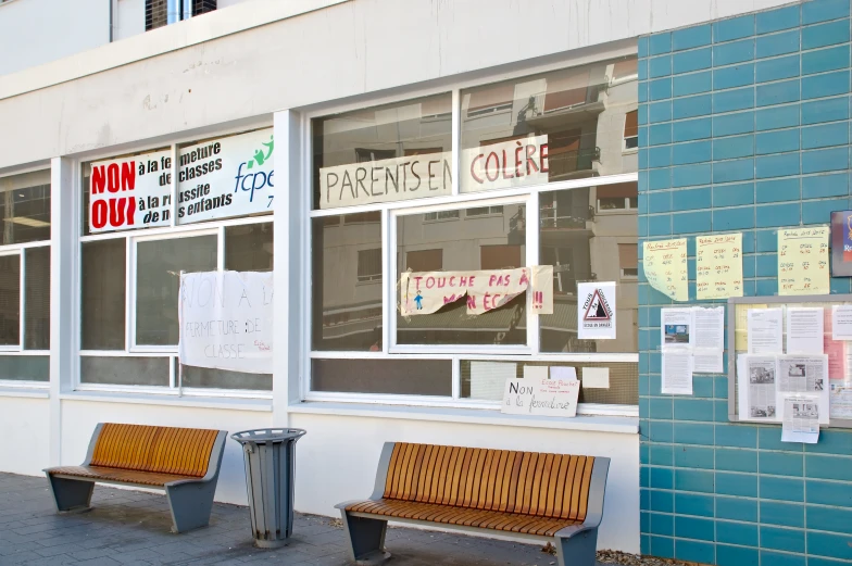 there are many signs on the front of the building