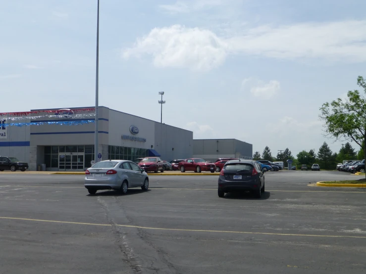 three cars are parked in front of a building