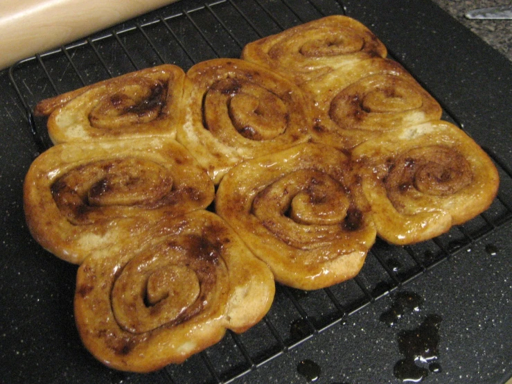 a bunch of cinnamon rolls are baking on the grill