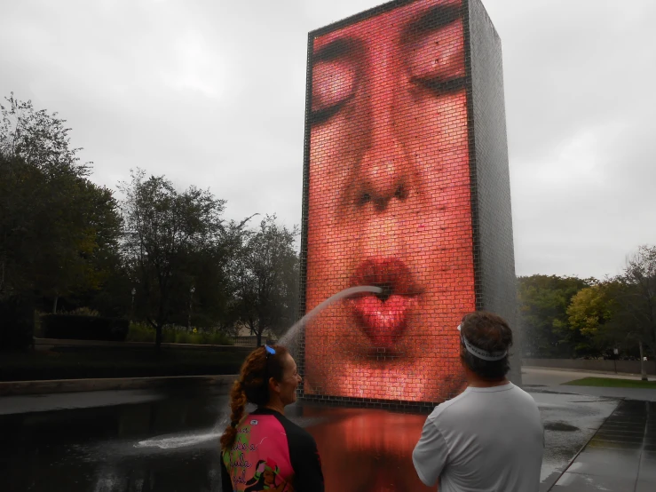 there is a fountain that has water shooting out of the face on it