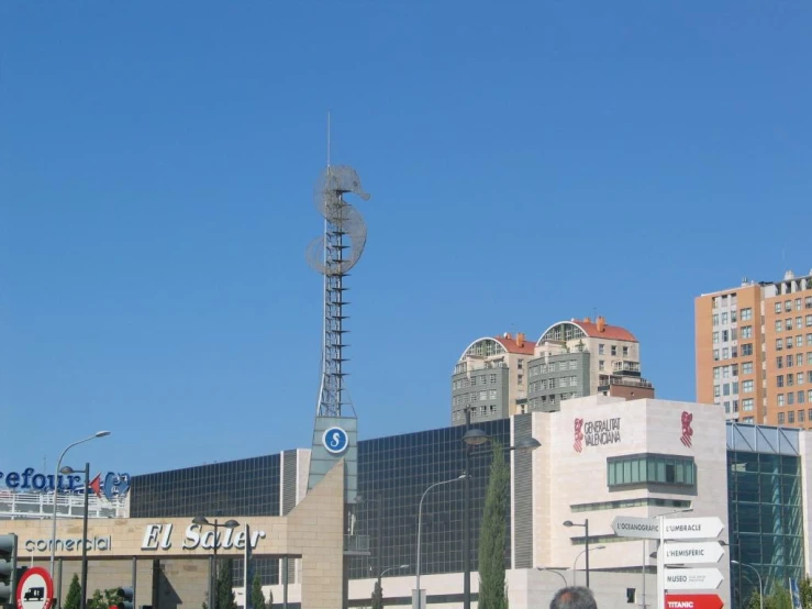 a tall building sitting above a traffic filled street