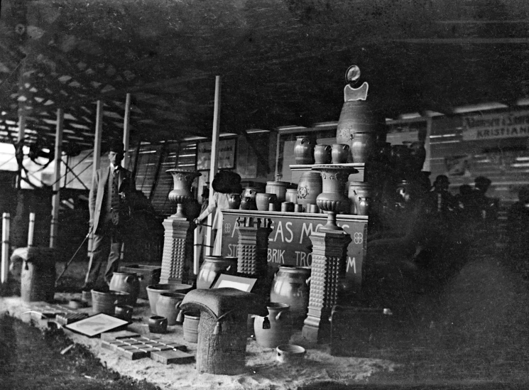 an old po of some sort of pottery store