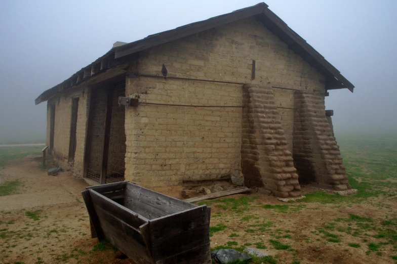 an old building made of bricks and with a flat roof