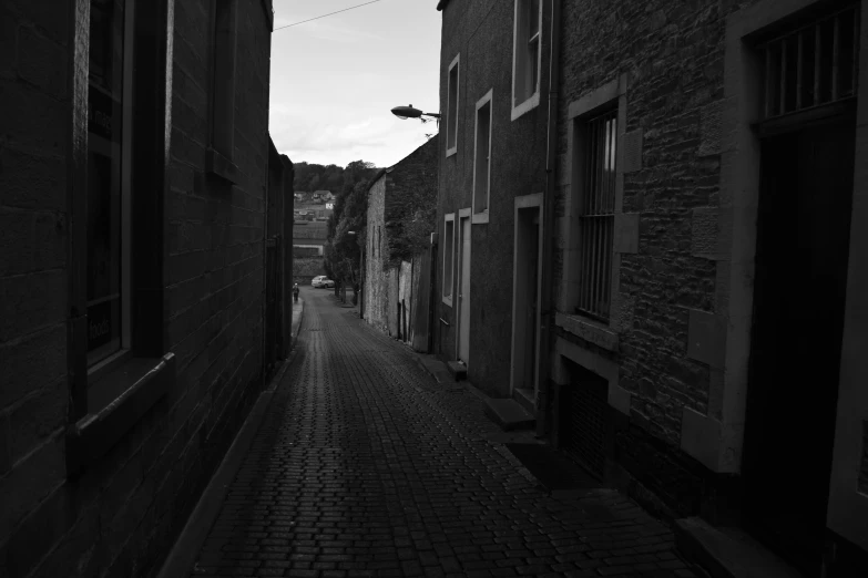 a narrow alleyway between two old stone buildings