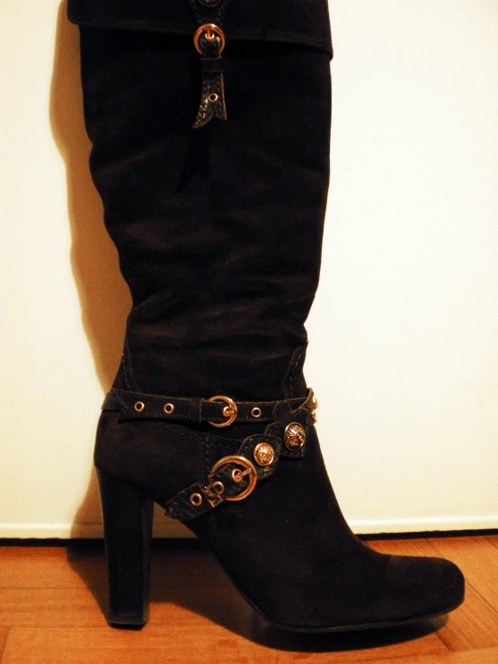 a pair of shoes that have buckles and chains on them
