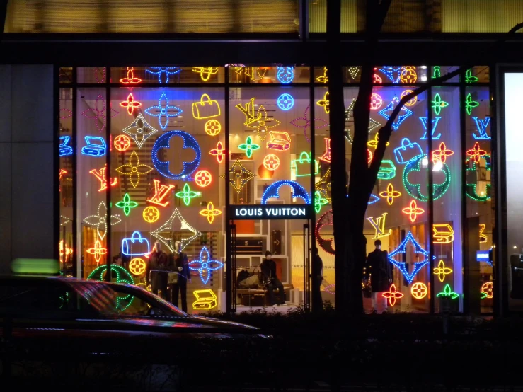 a building's window is shown decorated with lights and holiday ornaments