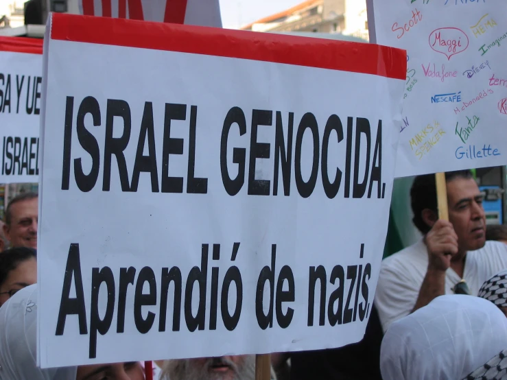 protestors holding placas and banners protesting against the death penalty