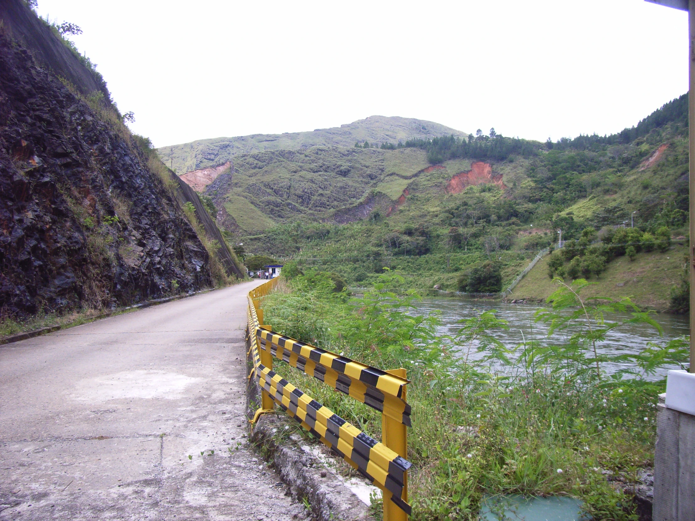 there is a mountain road with an entrance to the side