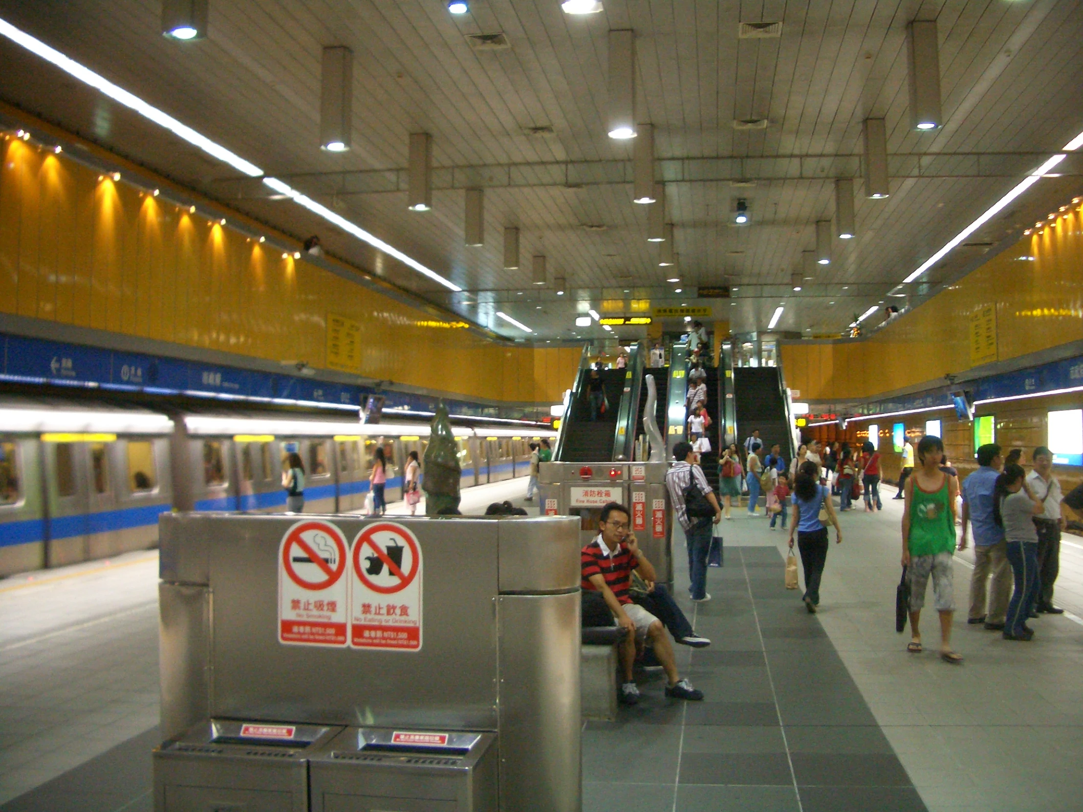 the people are waiting for the train in the station