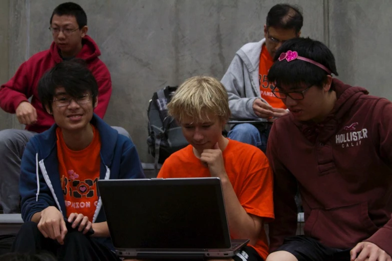 the two students are sitting on the bench