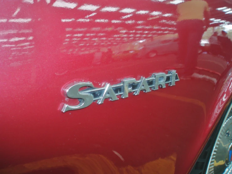 an emblem of safra on the side of a red truck
