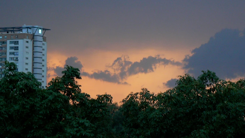 an image of the sky with clouds and buildings in it