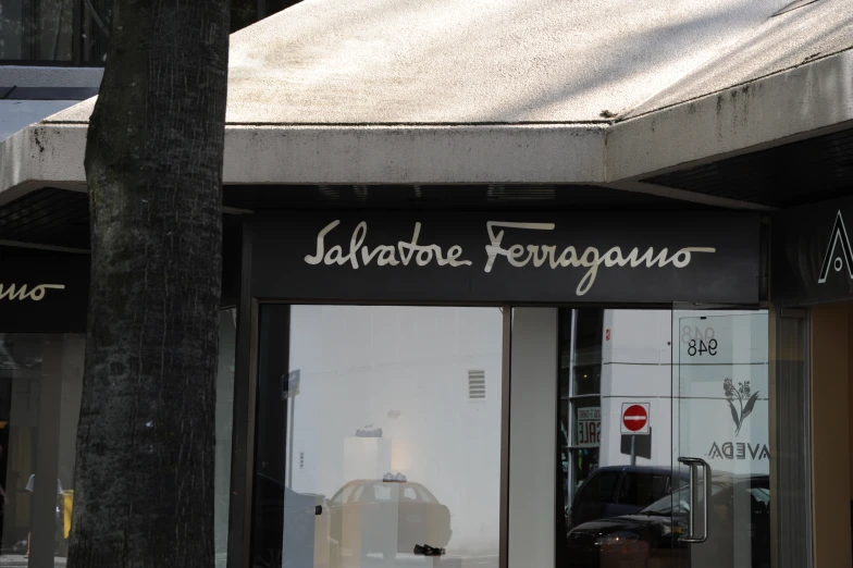 a sign that says savadone fergusono on a building
