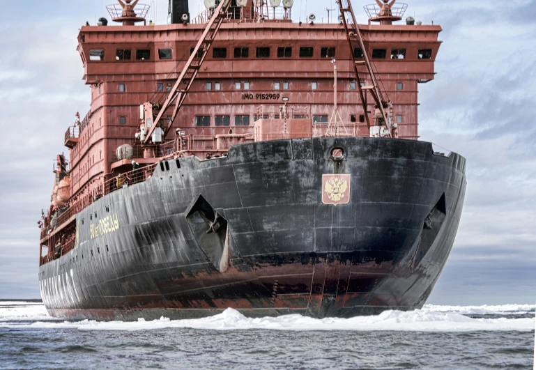 a large ship is being ridden through the ocean