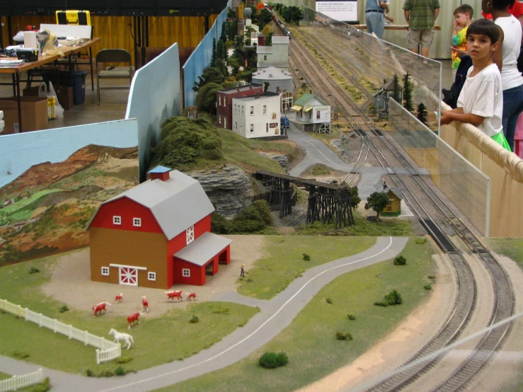 people are viewing model railroad tracks and model houses