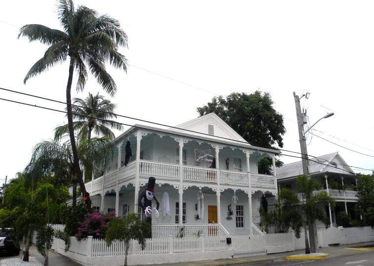 a large white house sitting in the middle of a street