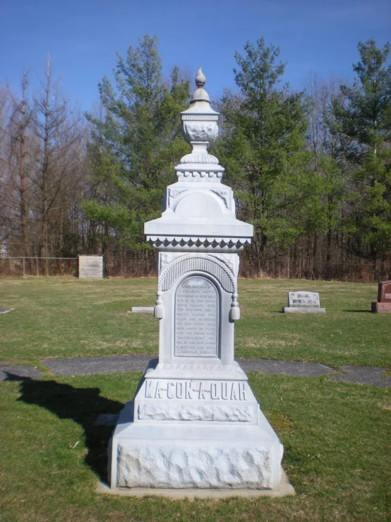 a large monument is sitting in the grass