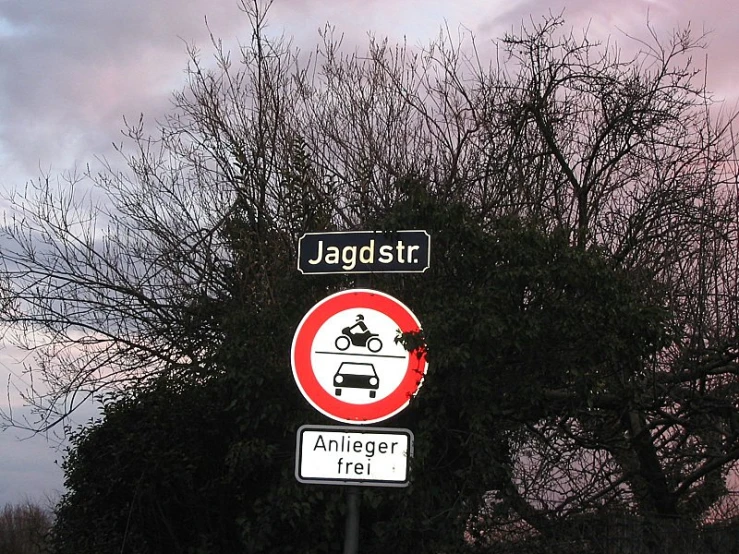 a street sign with a picture of a car sitting on the road