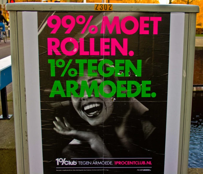 the poster has been vandalized with the words'79 % mot roten '