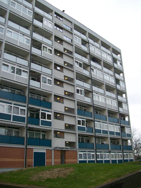 the side of an apartment building in a city