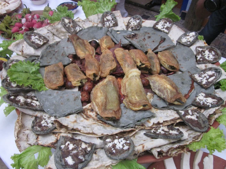 a bunch of meat that are on some kind of platter