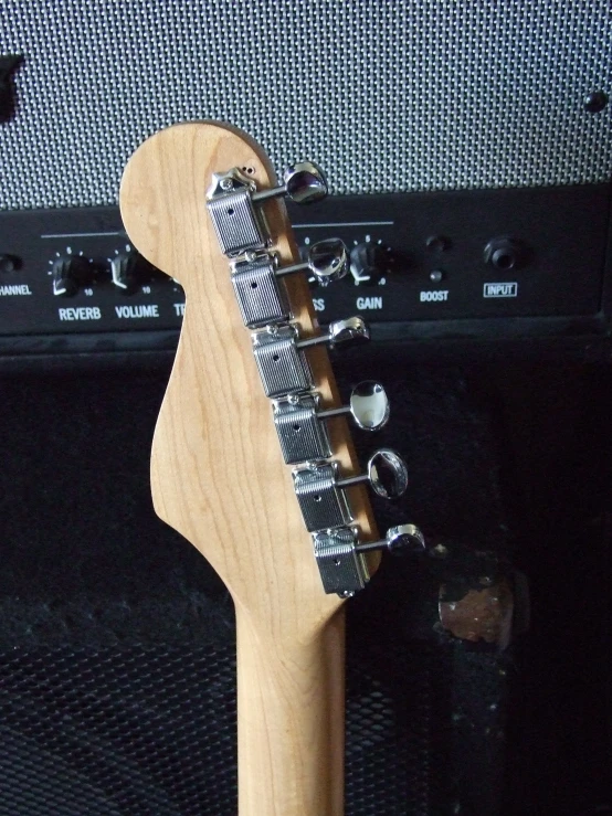 a close up of the neck of a guitar