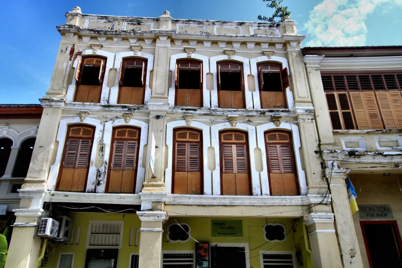 a building with brown and white paint on the sides