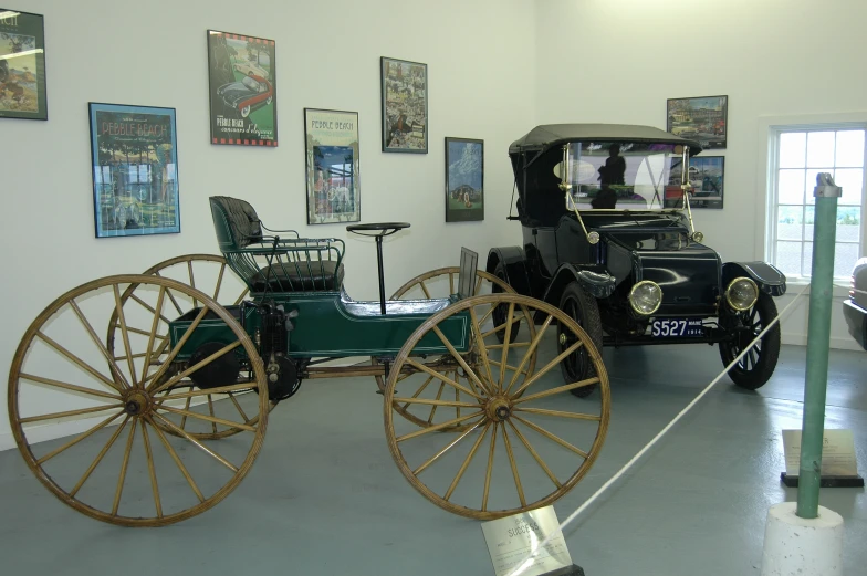 an old fashioned carriage sitting next to a car