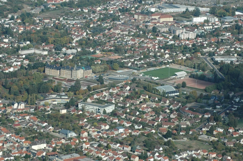 a bird's eye view of an aerial area of a city