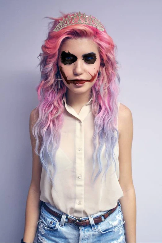 this is a very unique way to wear your hair to show off her makeup