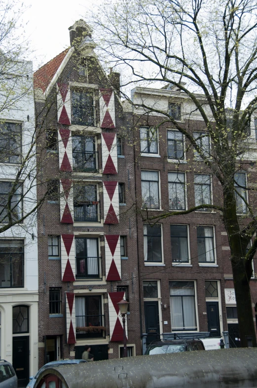 the red and white building is on the corner of a street