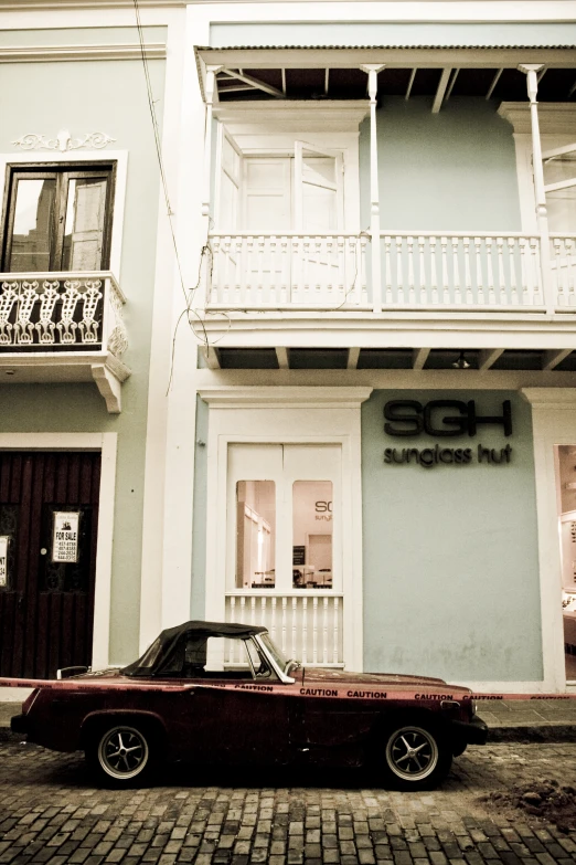 an old car sitting in front of a el