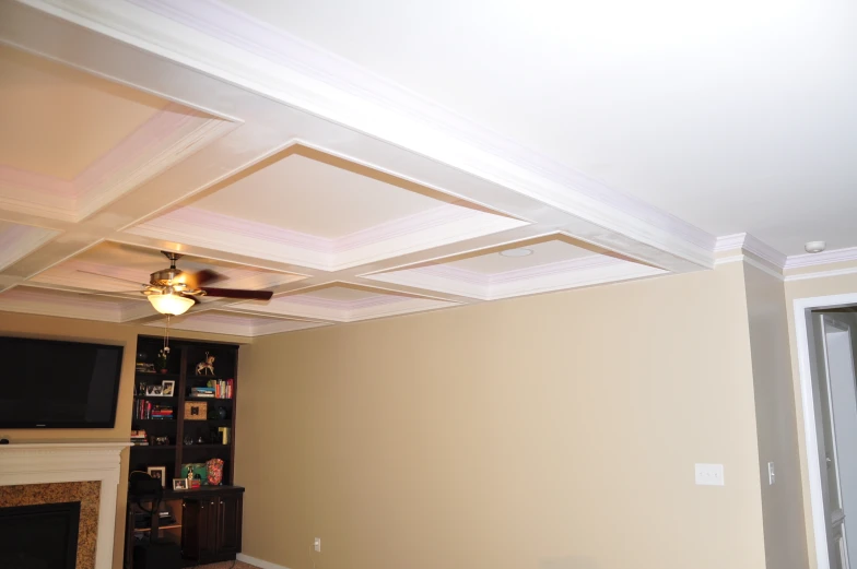 a ceiling fan and television inside of a living room